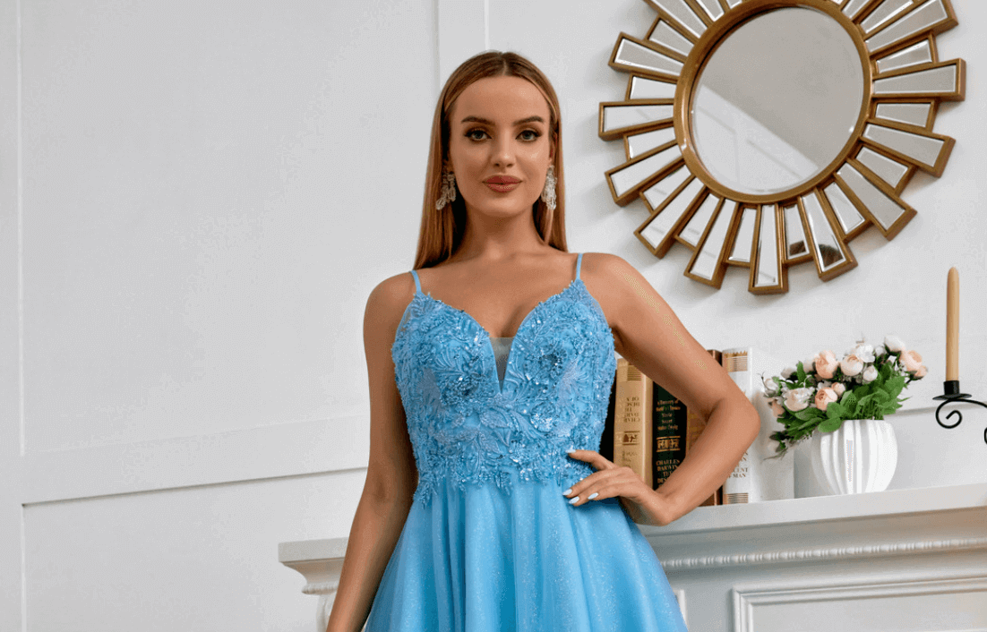 fashion blogger attends homecoming